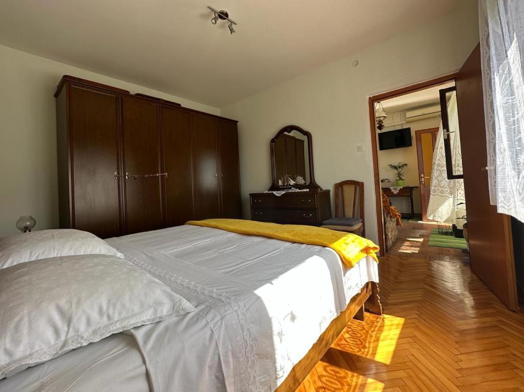 Apartments Bilic Vis Exterior photo