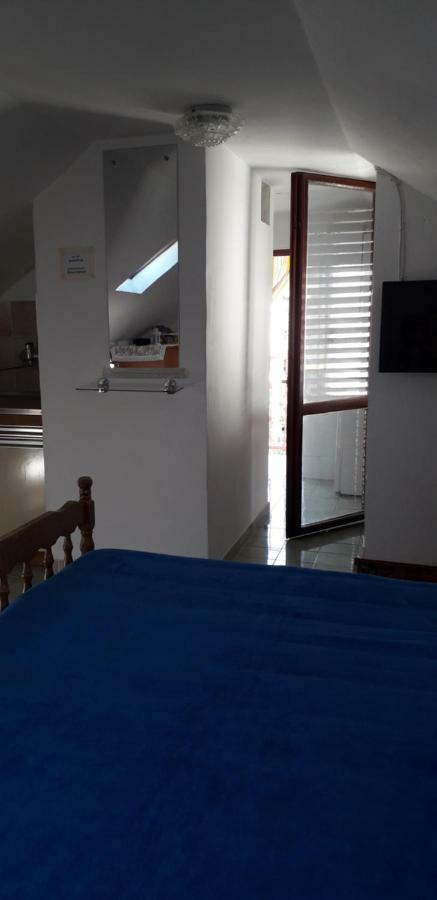 Apartments Bilic Vis Exterior photo