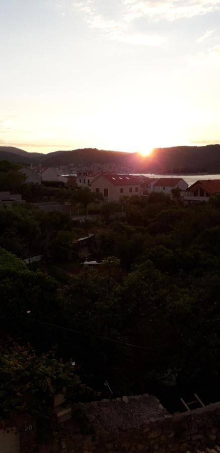 Apartments Bilic Vis Exterior photo